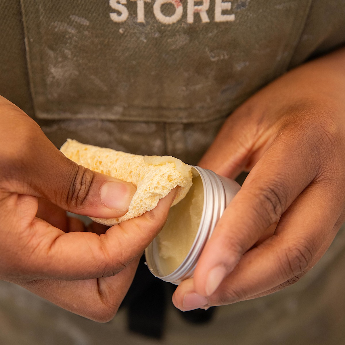 SNEAKER CARE KIT VEJA X ACT OF CARING - Image 4